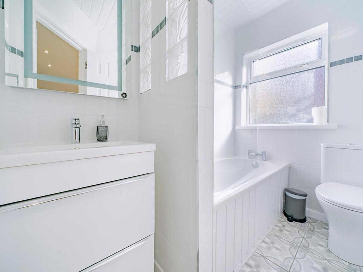 Pass The Keys - Bright & Airy 2Br 2Bath Apt In Perfect Location Belfast Eksteriør bilde